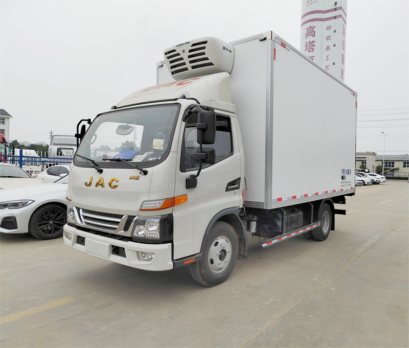 國(guó)六 江淮帥鈴E4.2米可拆卸式肉鉤冷藏車(chē)