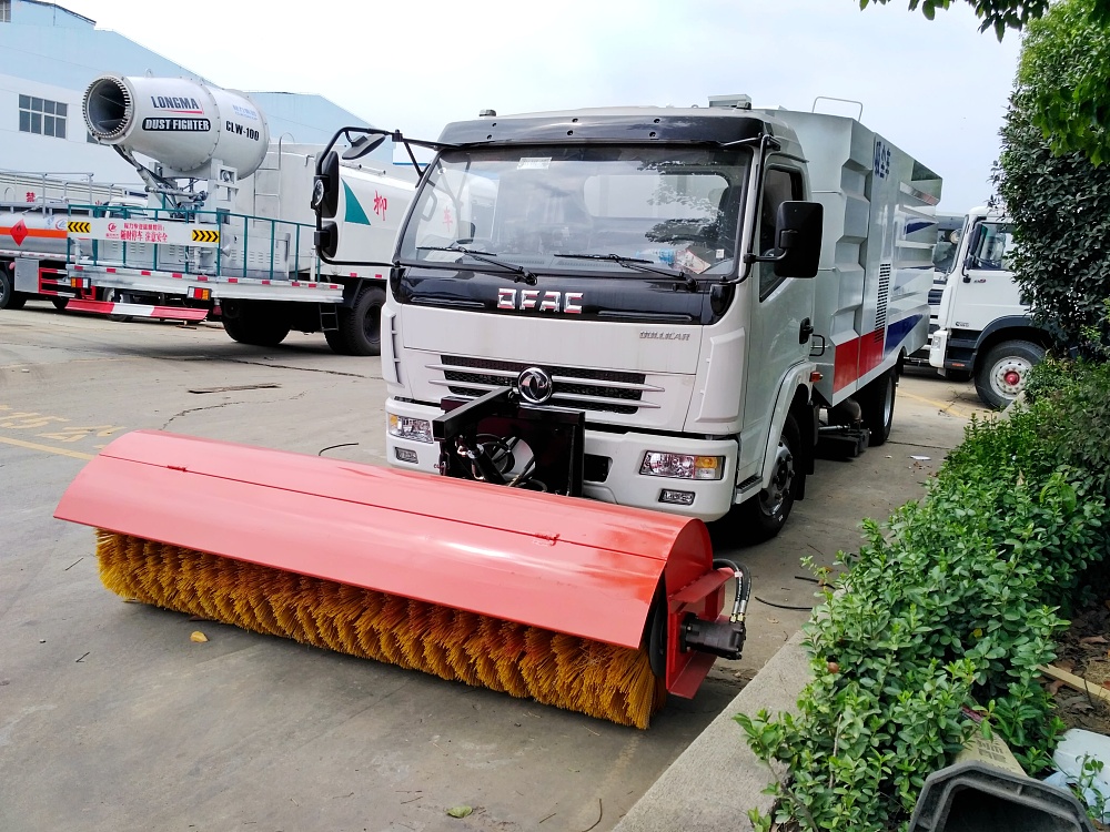 東風大多利卡吸塵滾掃清雪車