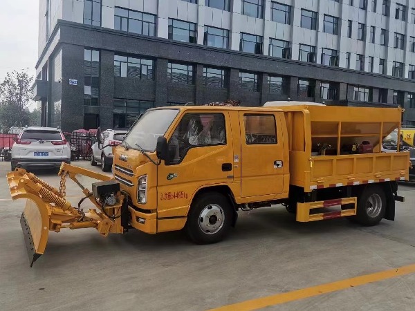 雙排座江鈴除雪車