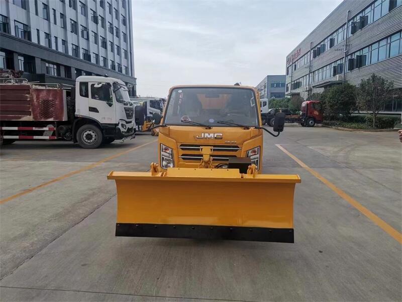 雙排座江鈴除雪車